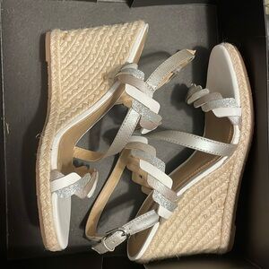 TAHARI WEDGES